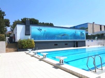 Vue générale extérieure de la piscine municipale